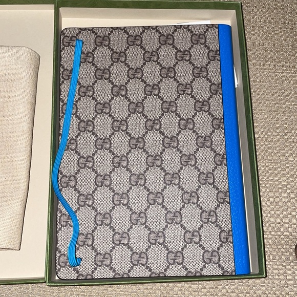 New authentic Gucci x /dismey Donald Duck notebook - Picture 9 of 11